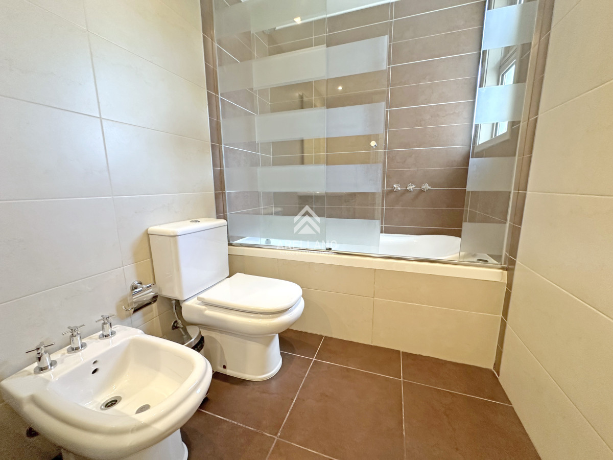 Apartamento ID.4643 - Esquinero en Imperiale, 4 suites. 