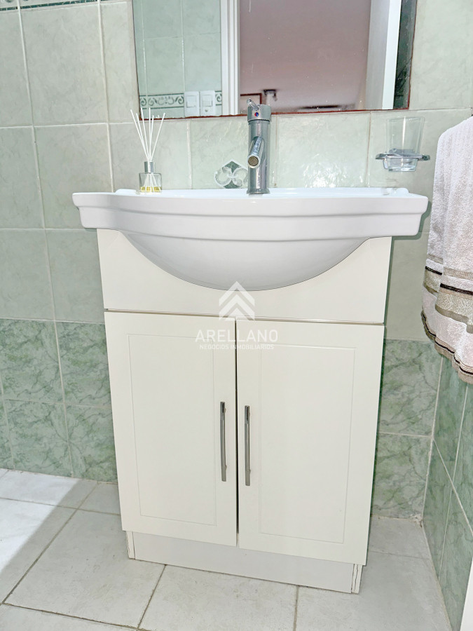 Apartamento ID.4765 - Punta Carretas, sobre Av Sarmiento, al frente. Gran terraza. Con renta