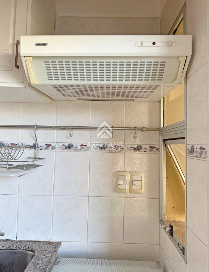 Apartamento ID.4765 - Punta Carretas, sobre Av Sarmiento, al frente. Gran terraza. Con renta