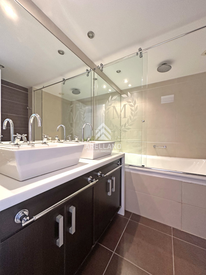 Apartamento ID.4643 - Esquinero en Imperiale, 4 suites. 