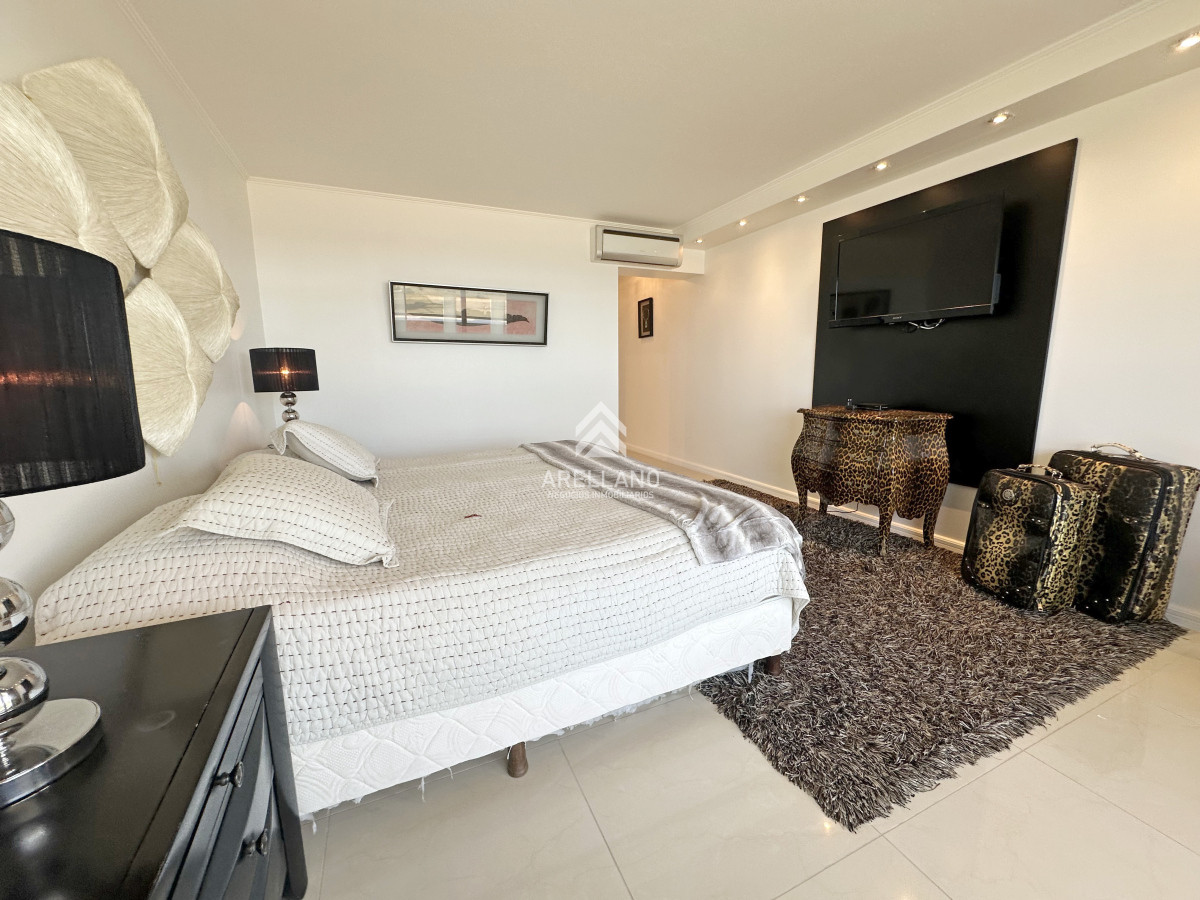 Apartamento ID.4643 - Esquinero en Imperiale, 4 suites. 