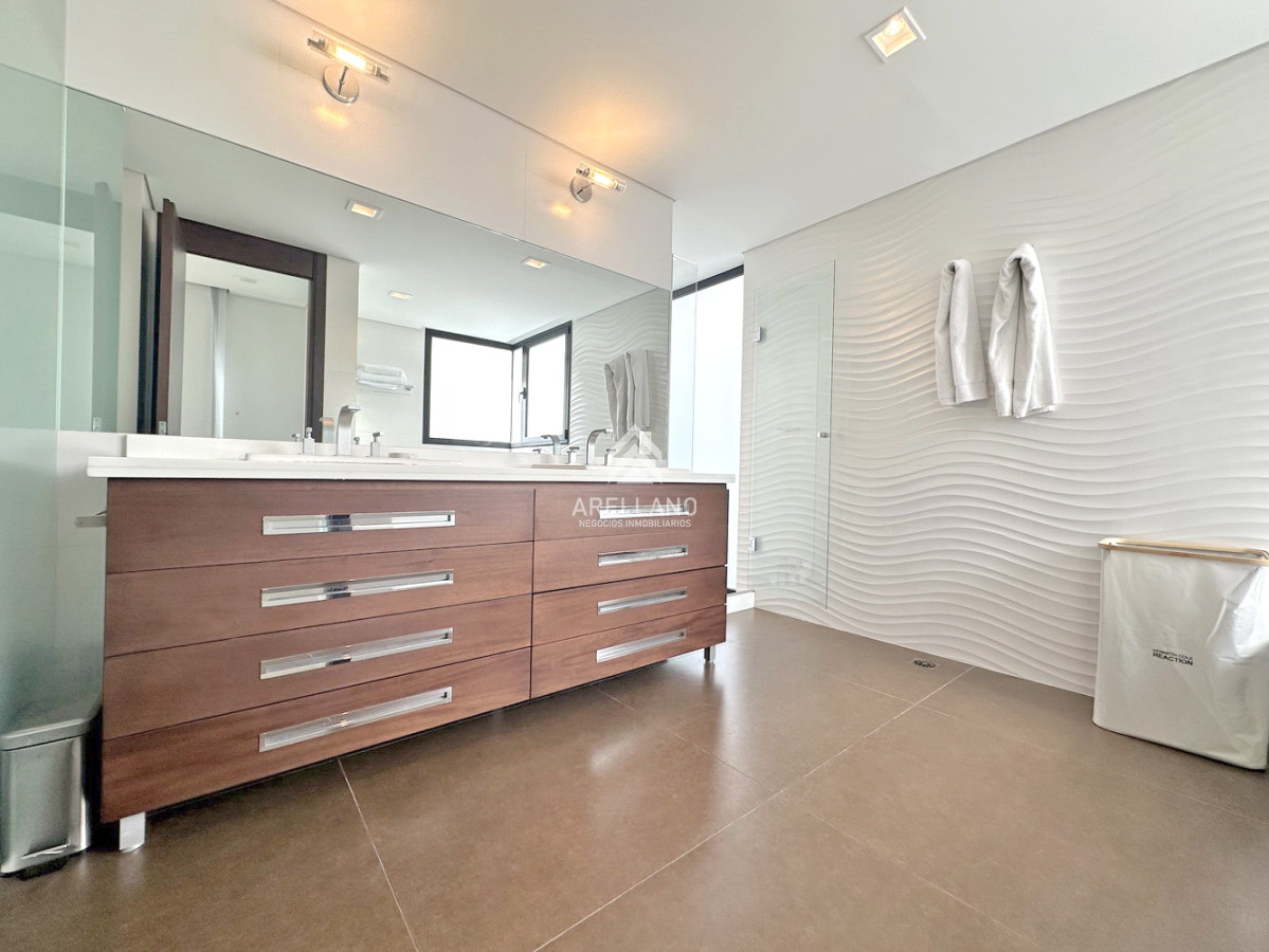 Apartamento ID.4646 - Puerto, piso entero, pileta propia climatizada, 3 garajes