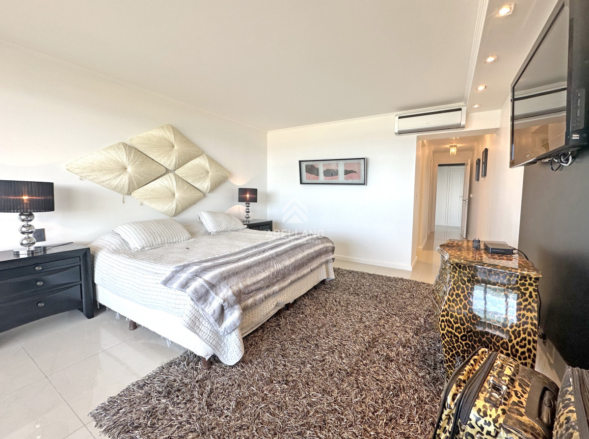 Apartamento ID.4643 - Esquinero en Imperiale, 4 suites. 
