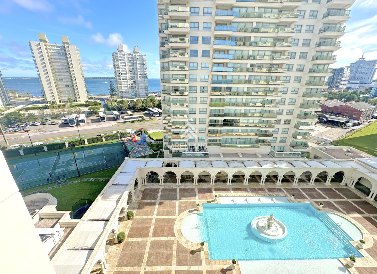 Apartamento ID.4643 - Esquinero en Imperiale, 4 suites. 