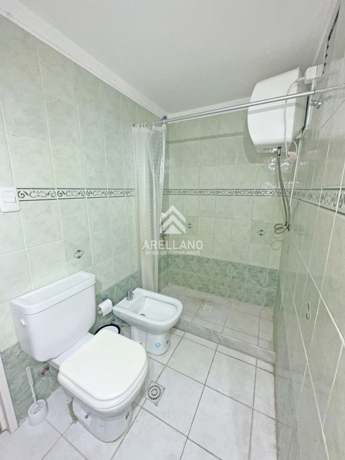 Apartamento ID.4765 - Punta Carretas, sobre Av Sarmiento, al frente. Gran terraza. Con renta