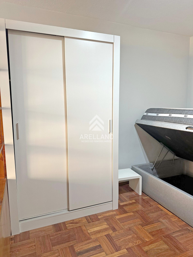Apartamento ID.4765 - Punta Carretas, sobre Av Sarmiento, al frente. Gran terraza. Con renta