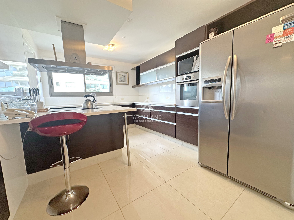 Apartamento ID.4643 - Esquinero en Imperiale, 4 suites. 
