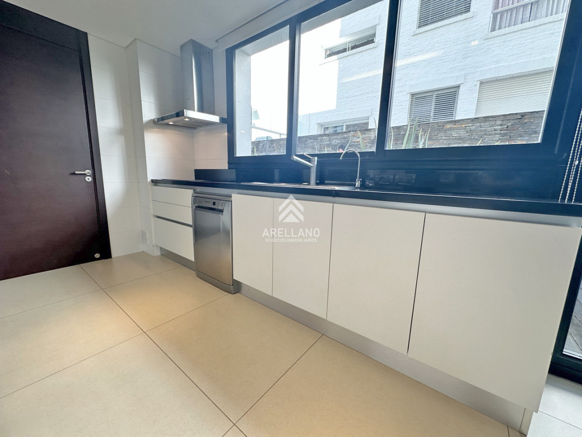 Apartamento ID.4646 - Puerto, piso entero, pileta propia climatizada, 3 garajes