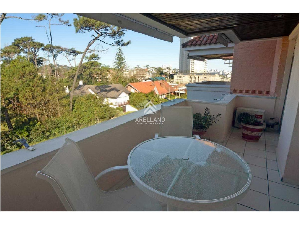 Apartamento ID.4853 - REBAJADO!! Dúplex con barbacoa propia. 3 dorm. Garaje, mucamas. Bajos gastos.