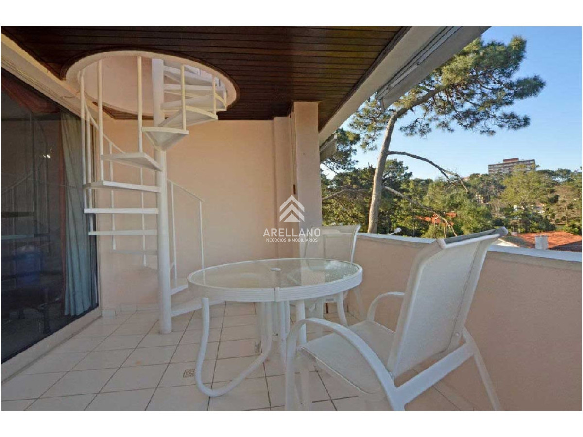 Apartamento ID.4853 - REBAJADO!! Dúplex con barbacoa propia. 3 dorm. Garaje, mucamas. Bajos gastos.