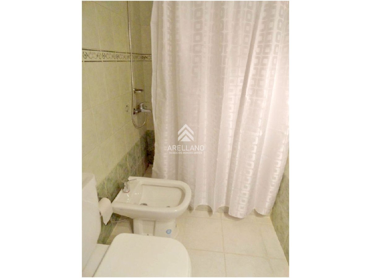 Apartamento ID.4765 - Punta Carretas, sobre Av Sarmiento, al frente. Gran terraza. Con renta