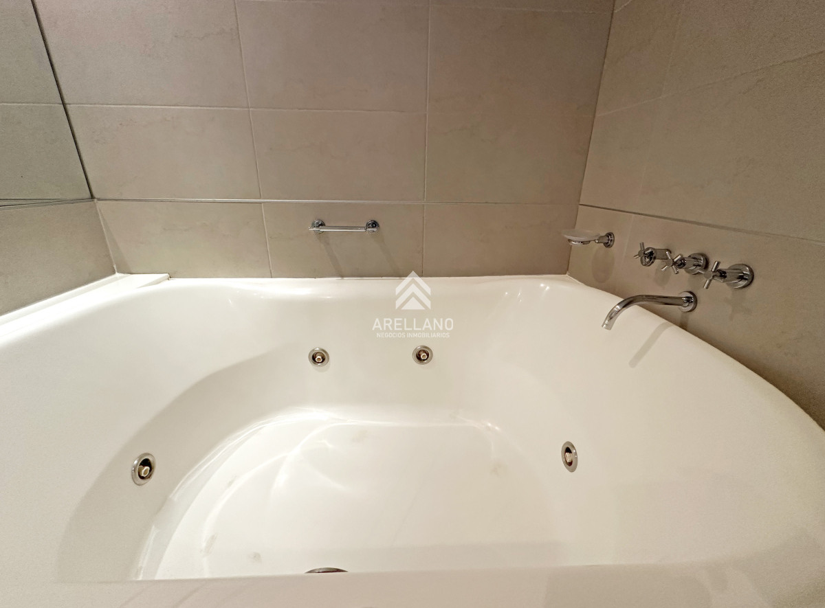 Apartamento ID.4643 - Esquinero en Imperiale, 4 suites. 