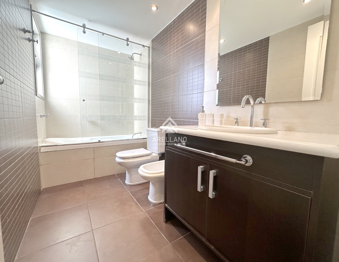 Apartamento ID.4643 - Esquinero en Imperiale, 4 suites. 
