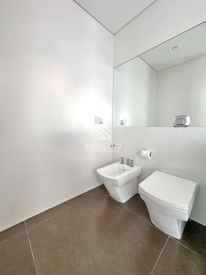 Apartamento ID.4646 - Puerto, piso entero, pileta propia climatizada, 3 garajes