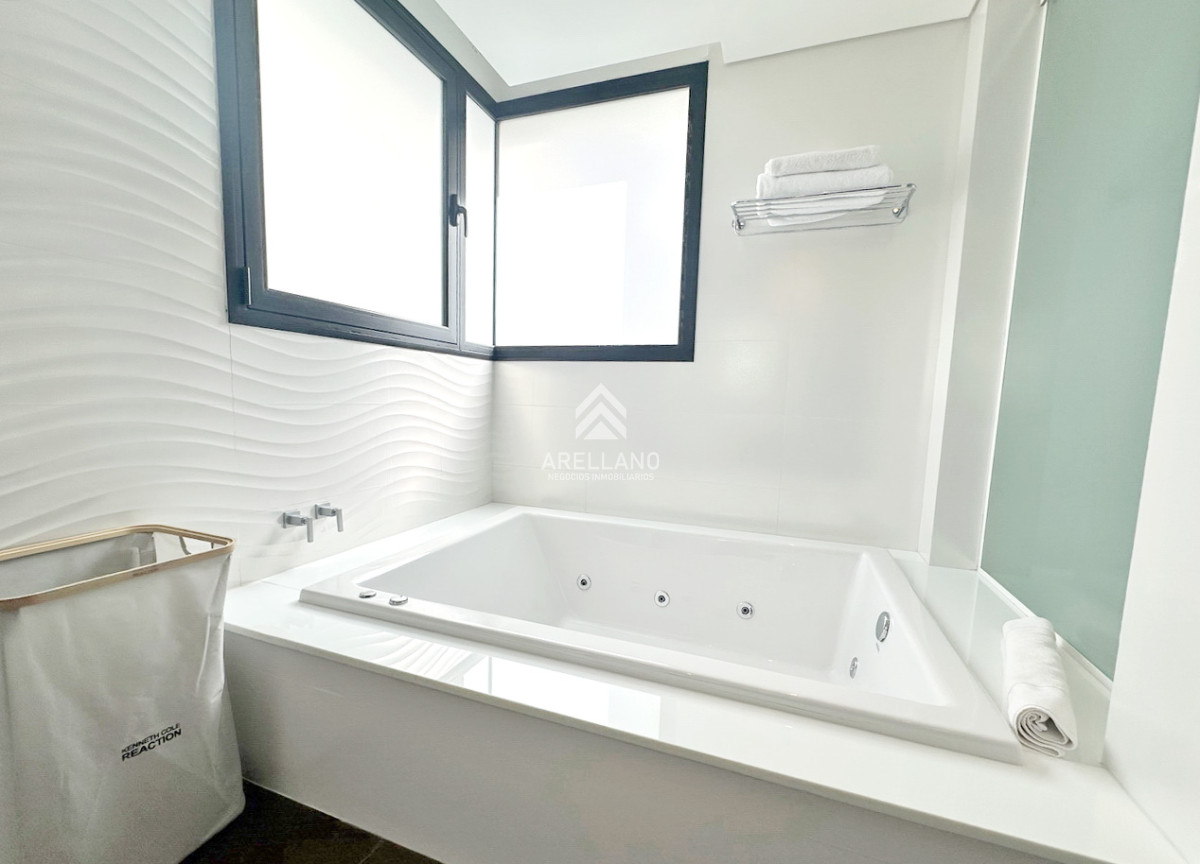 Apartamento ID.4646 - Puerto, piso entero, pileta propia climatizada, 3 garajes
