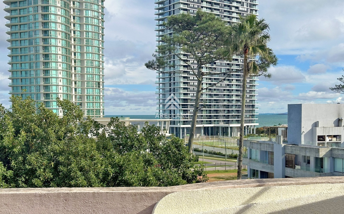 Apartamento ID.4853 - REBAJADO!! Dúplex con barbacoa propia. 3 dorm. Garaje, mucamas. Bajos gastos.