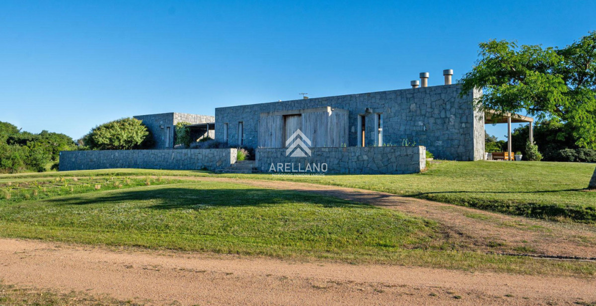 Casa ID.4642 - Chacra de lujo en José Ignacio con vista al océano. 5 suites, 3 hectáreas 