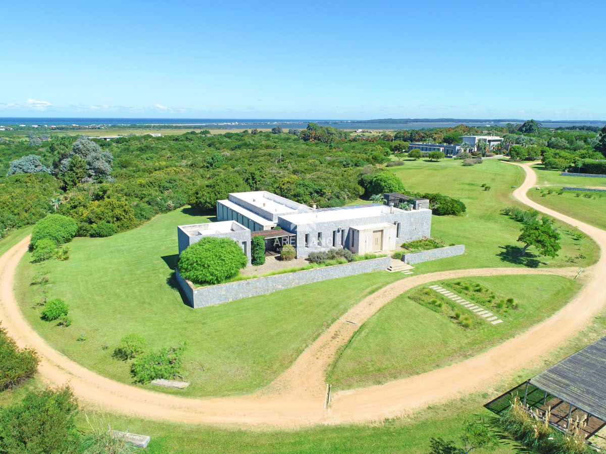 Casa ID.4642 - Chacra de lujo en José Ignacio con vista al océano. 5 suites, 3 hectáreas 