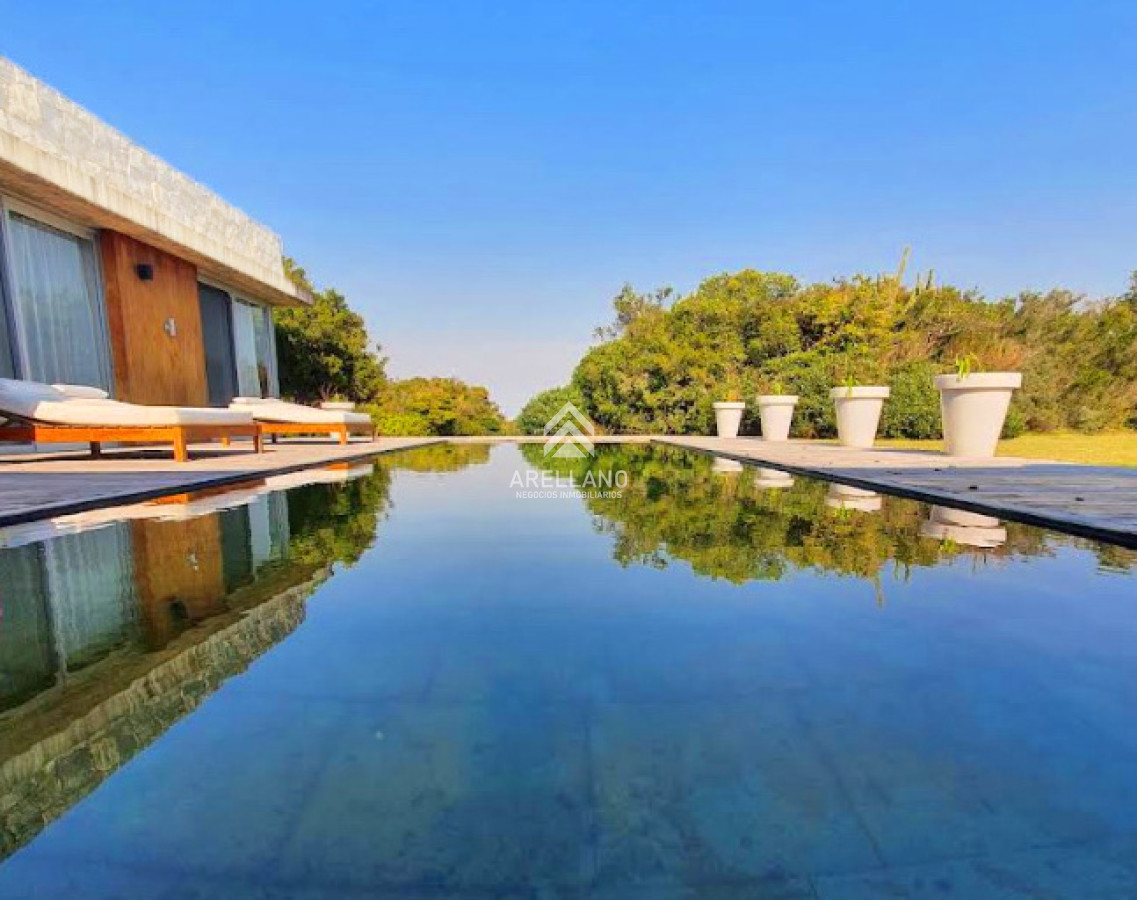 Casa ID.4642 - Chacra de lujo en José Ignacio con vista al océano. 5 suites, 3 hectáreas 