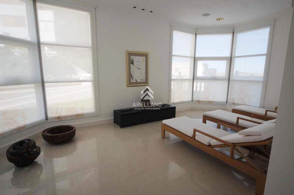 Apartamento ID.4643 - Esquinero en Imperiale, 4 suites. 