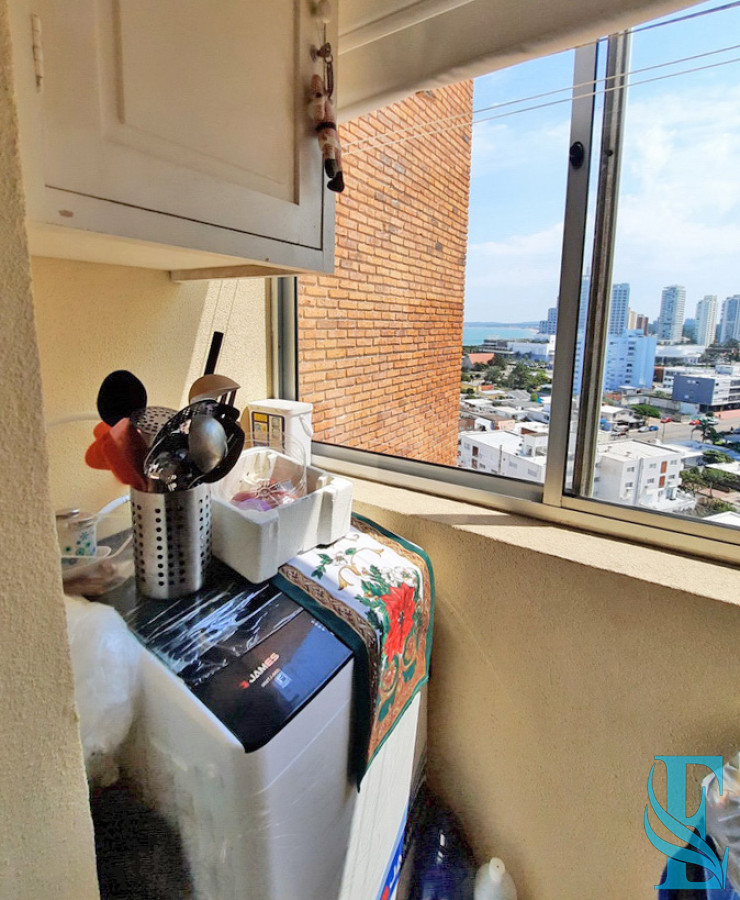 Apartamento ID.527 - Piso alto en Playa Brava con todos los servicios y gastos bajos.