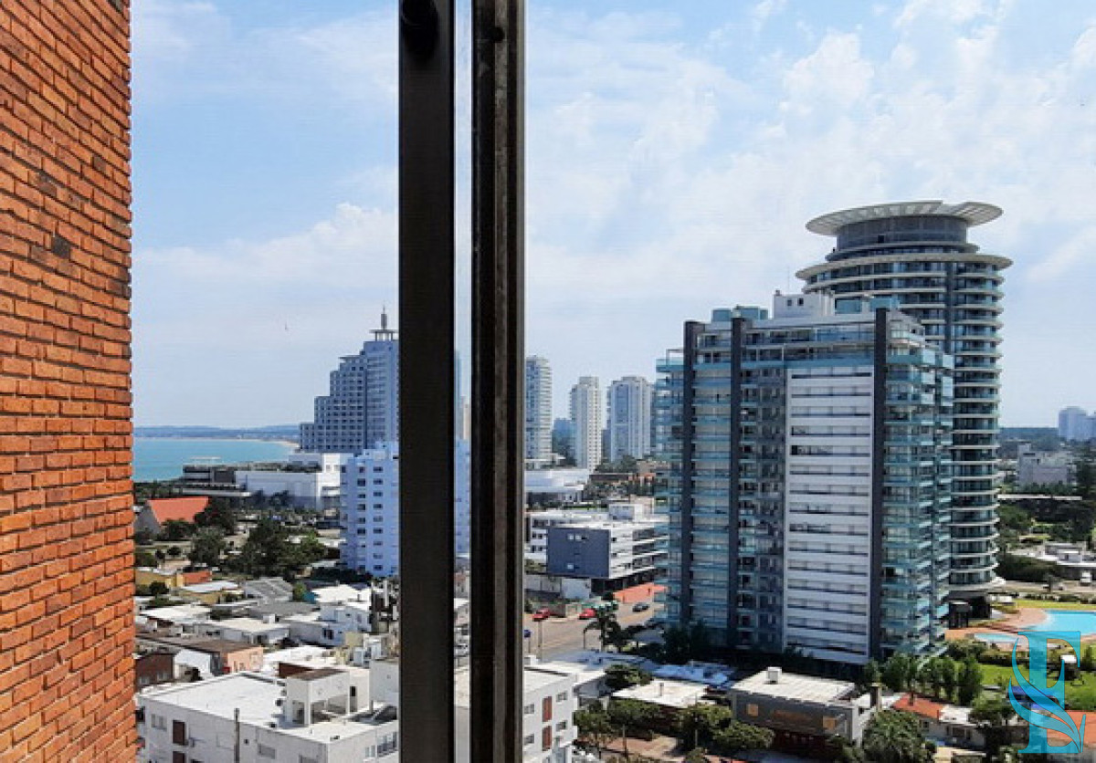 Apartamento ID.527 - Piso alto en Playa Brava con todos los servicios y gastos bajos.