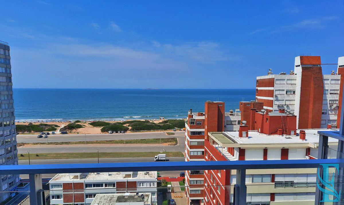 Apartamento ID.527 - Piso alto en Playa Brava con todos los servicios y gastos bajos.