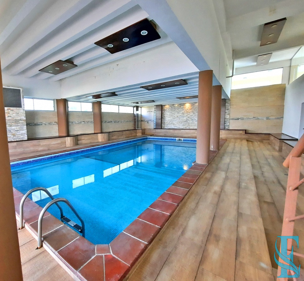 Apartamento ID.527 - Piso alto en Playa Brava con todos los servicios y gastos bajos.