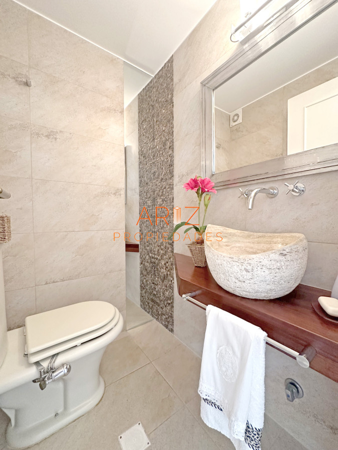 Apartamento ID.2378 - Zona puerto, con toda la vista. 3 dorm. Reciclado