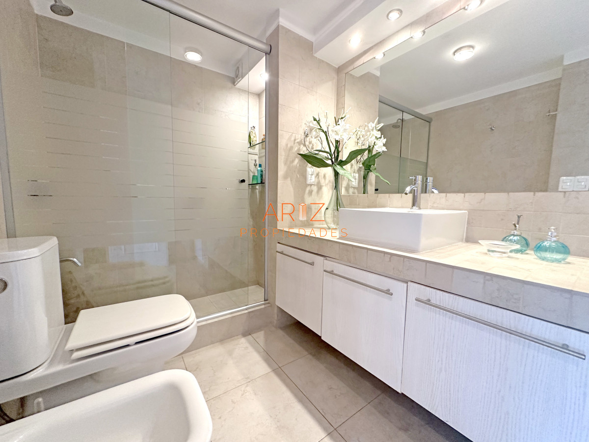Apartamento ID.2378 - Zona puerto, con toda la vista. 3 dorm. Reciclado