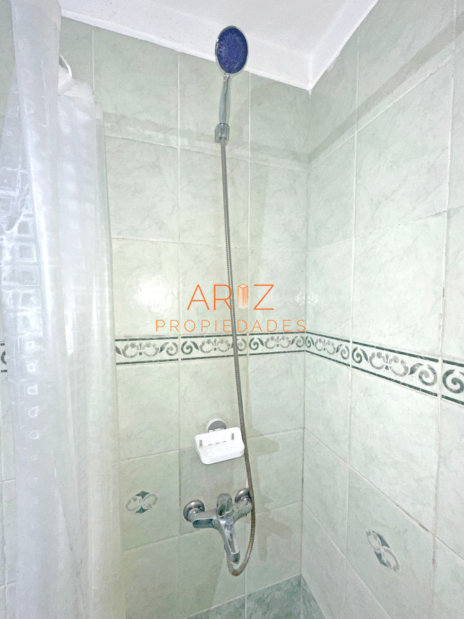 Apartamento ID.2382 - Punta Carretas, sobre Av Sarmiento, al frente. Gran terraza. Con renta