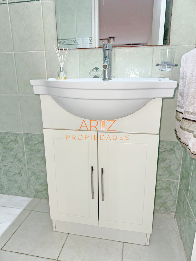 Apartamento ID.2382 - Punta Carretas, sobre Av Sarmiento, al frente. Gran terraza. Con renta