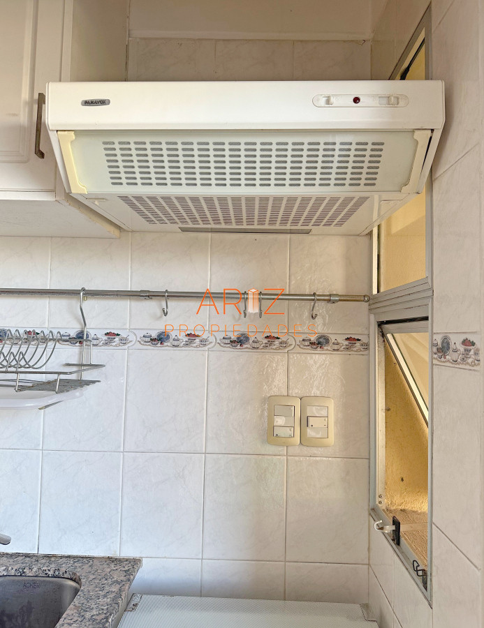 Apartamento ID.2382 - Punta Carretas, sobre Av Sarmiento, al frente. Gran terraza. Con renta