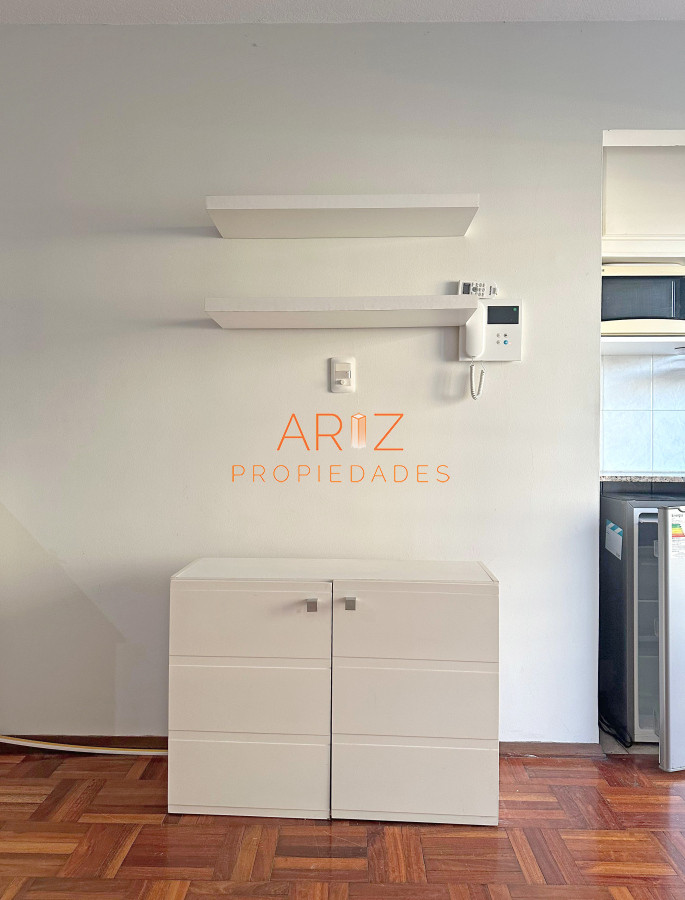 Apartamento ID.2382 - Punta Carretas, sobre Av Sarmiento, al frente. Gran terraza. Con renta