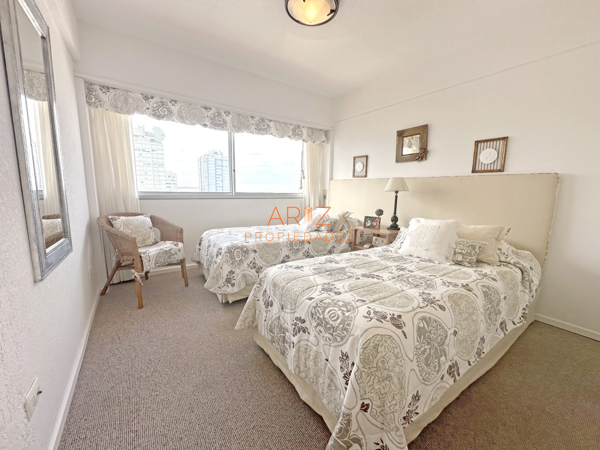 Apartamento ID.2378 - Zona puerto, con toda la vista. 3 dorm. Reciclado