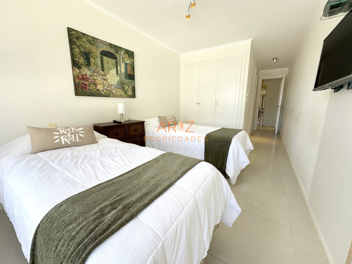 Apartamento ID.2366 - Imperiale. 3 suites + toilette. De lo más exclusivo en Punta del Este.