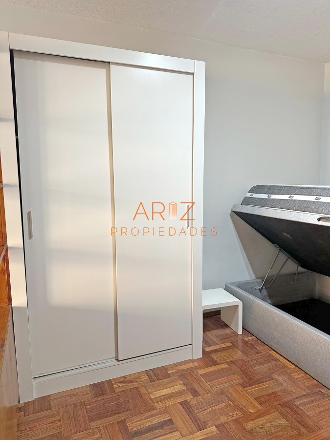 Apartamento ID.2382 - Punta Carretas, sobre Av Sarmiento, al frente. Gran terraza. Con renta