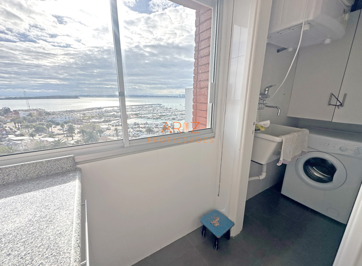 Apartamento ID.2378 - Zona puerto, con toda la vista. 3 dorm. Reciclado