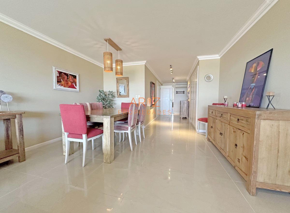 Apartamento ID.2366 - Imperiale. 3 suites + toilette. De lo más exclusivo en Punta del Este.