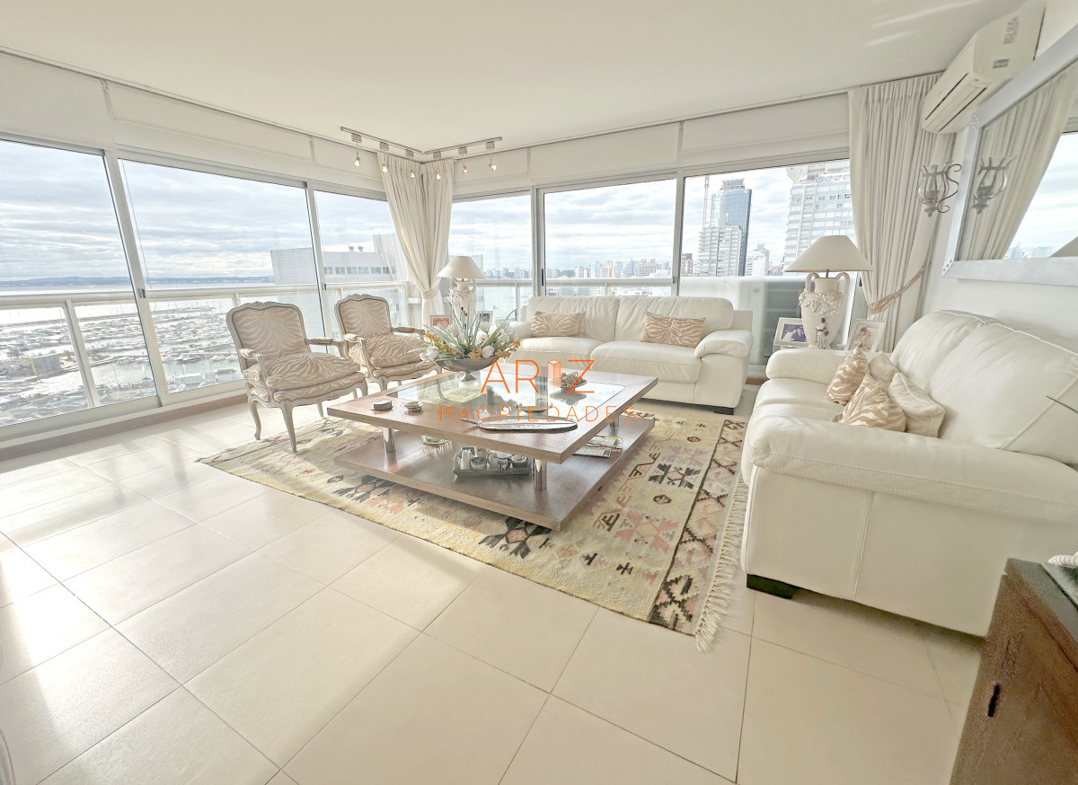 Apartamento ID.2378 - Zona puerto, con toda la vista. 3 dorm. Reciclado