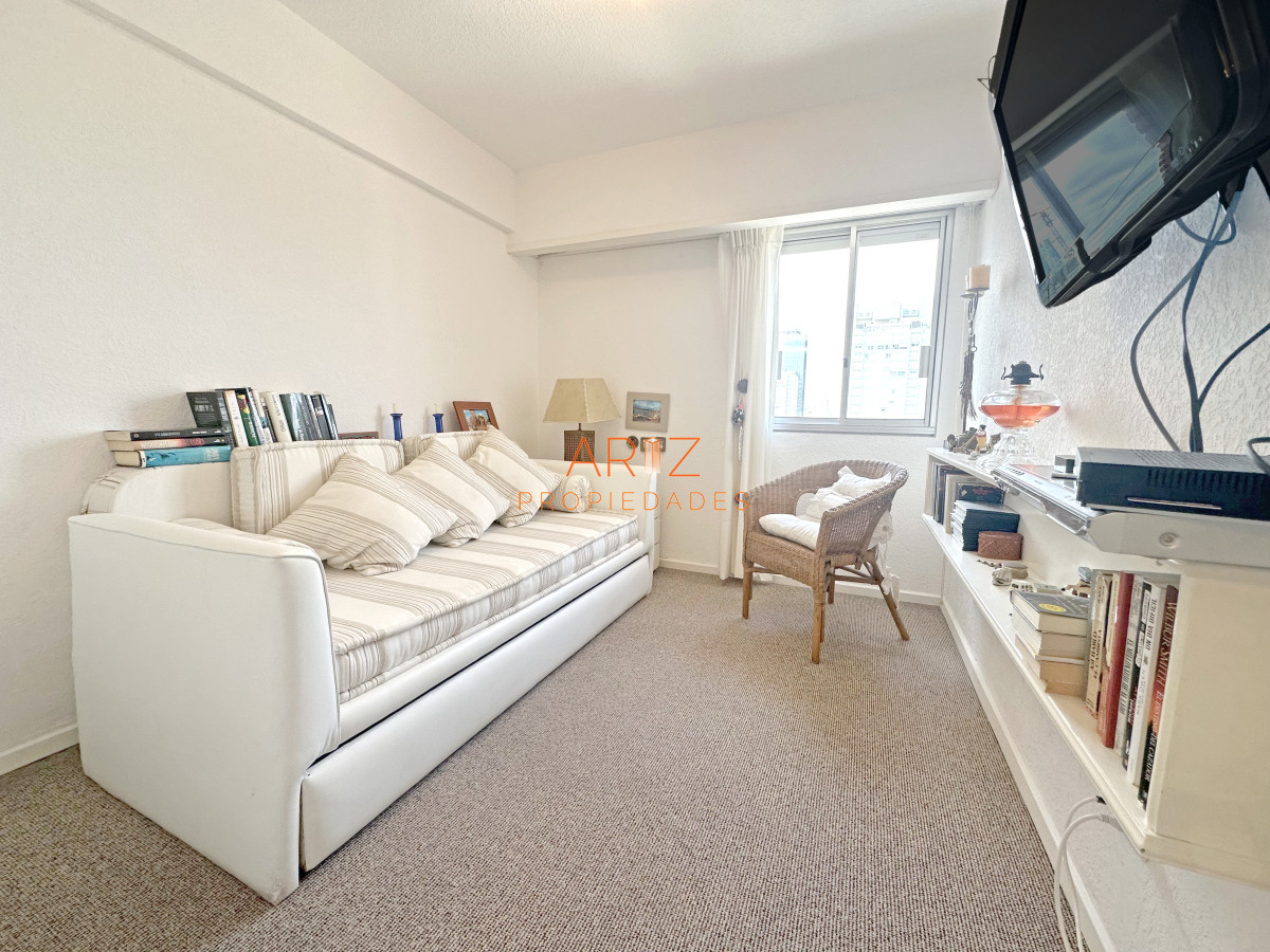 Apartamento ID.2378 - Zona puerto, con toda la vista. 3 dorm. Reciclado