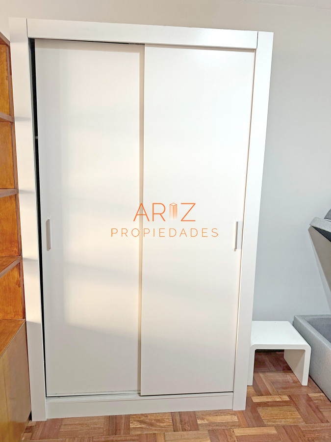 Apartamento ID.2382 - Punta Carretas, sobre Av Sarmiento, al frente. Gran terraza. Con renta