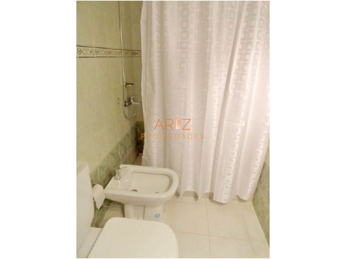 Apartamento ID.2382 - Punta Carretas, sobre Av Sarmiento, al frente. Gran terraza. Con renta