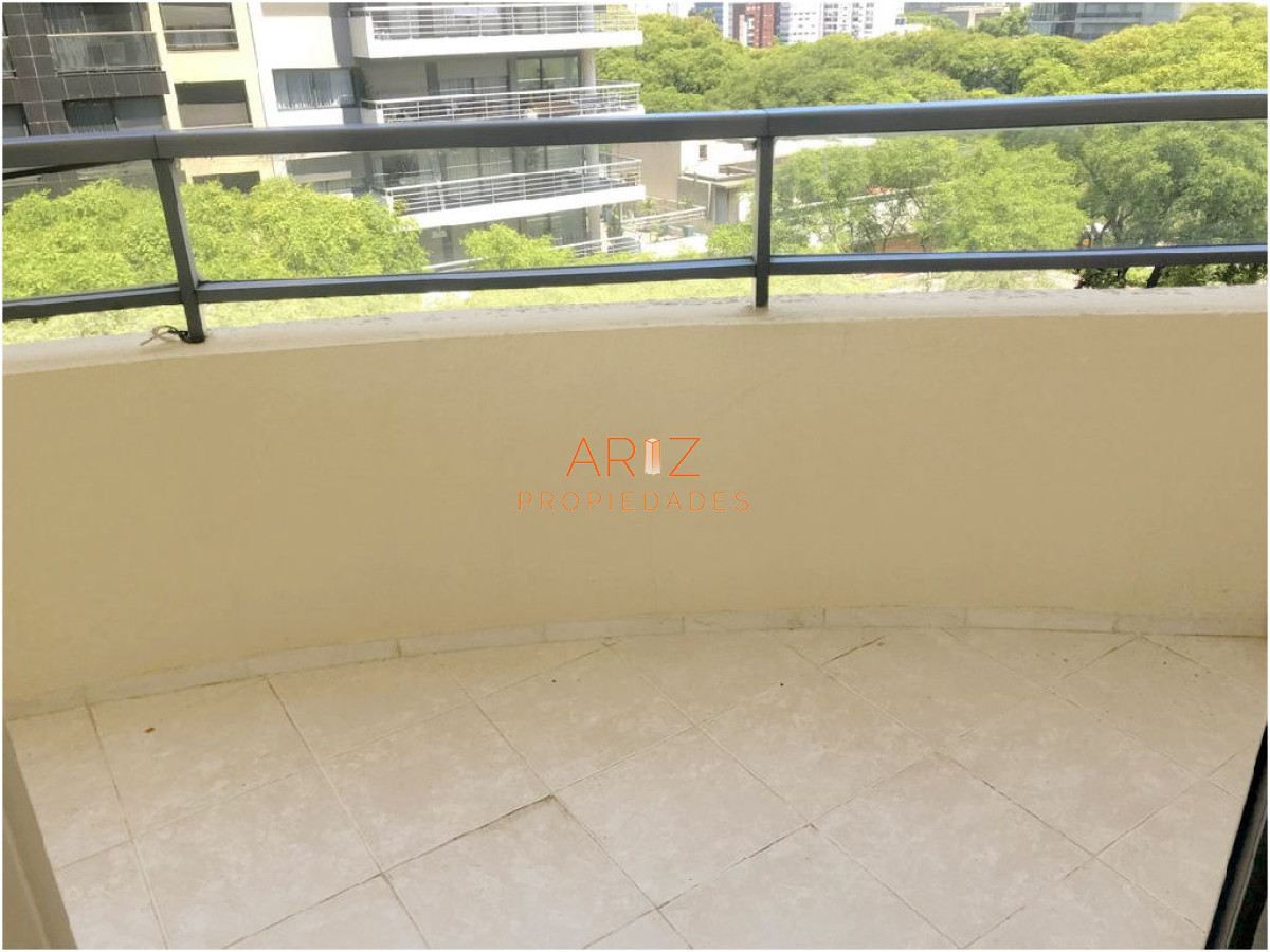Apartamento ID.2382 - Punta Carretas, sobre Av Sarmiento, al frente. Gran terraza. Con renta
