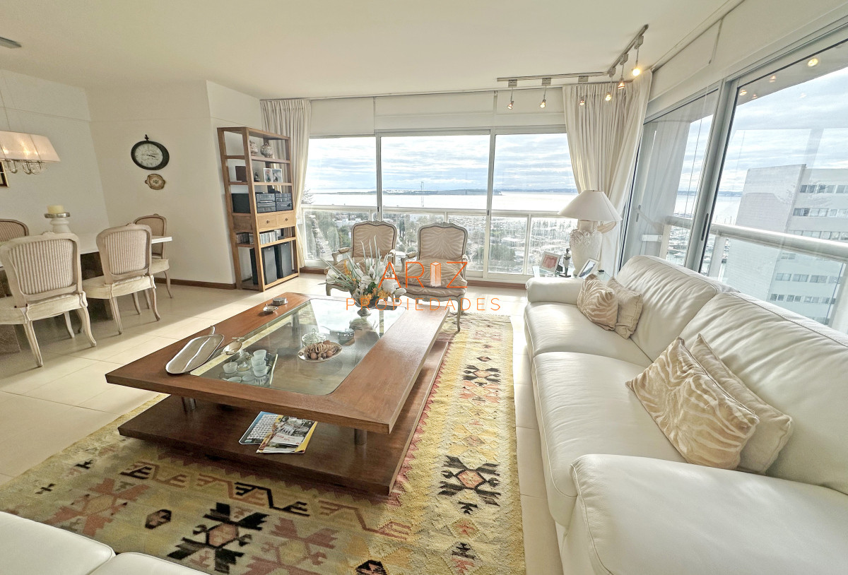 Apartamento ID.2378 - Zona puerto, con toda la vista. 3 dorm. Reciclado