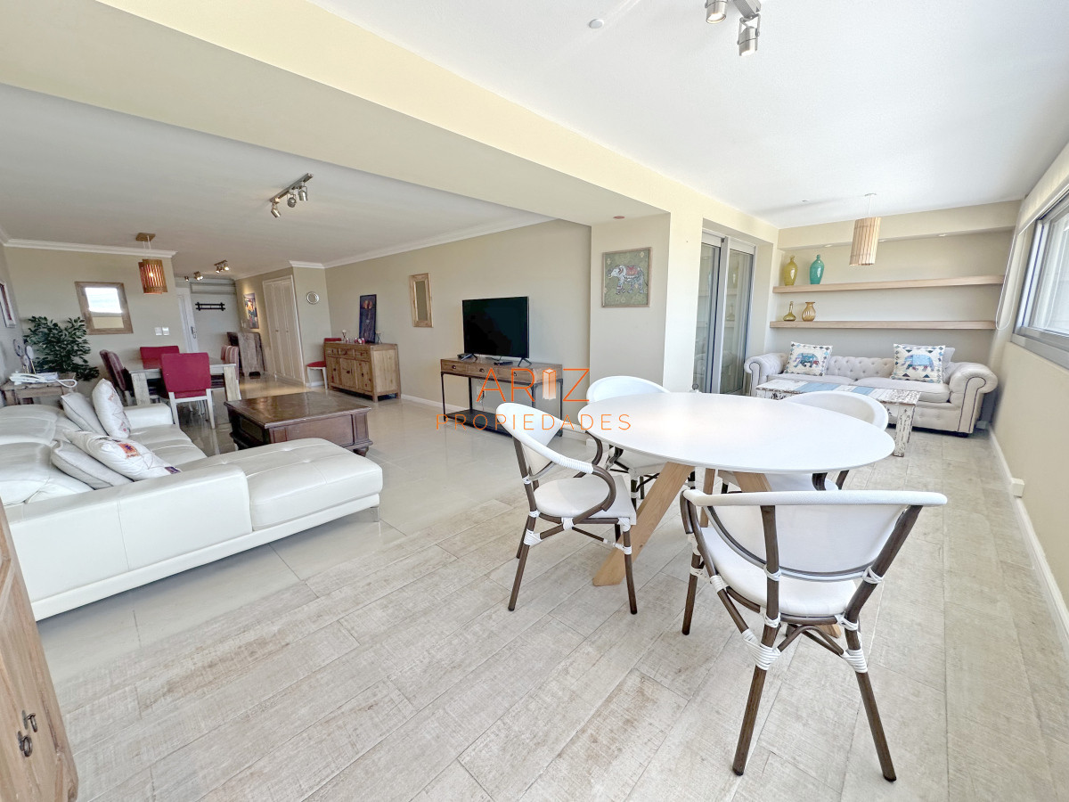 Apartamento ID.2366 - Imperiale. 3 suites + toilette. De lo más exclusivo en Punta del Este.