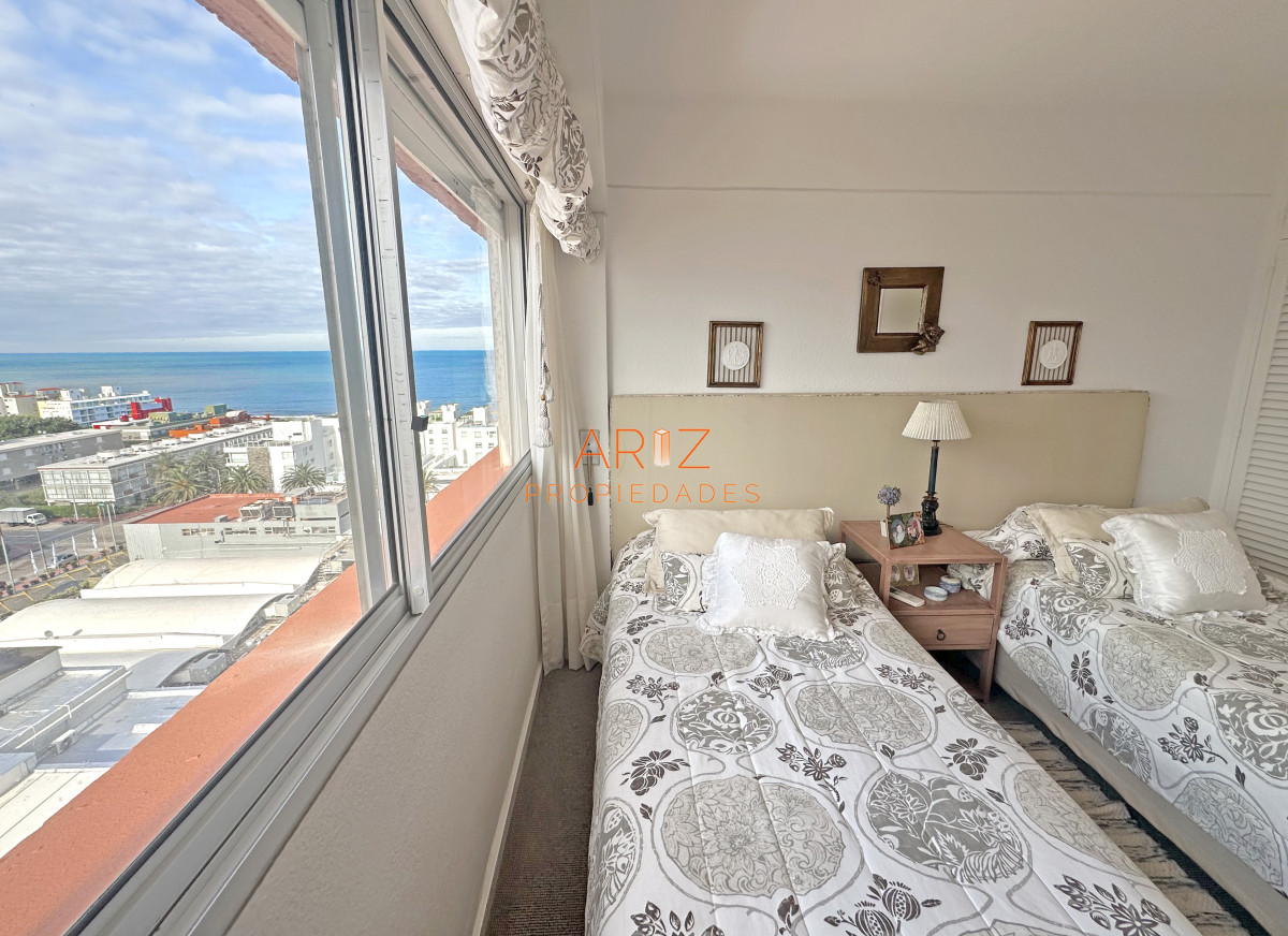 Apartamento ID.2378 - Zona puerto, con toda la vista. 3 dorm. Reciclado