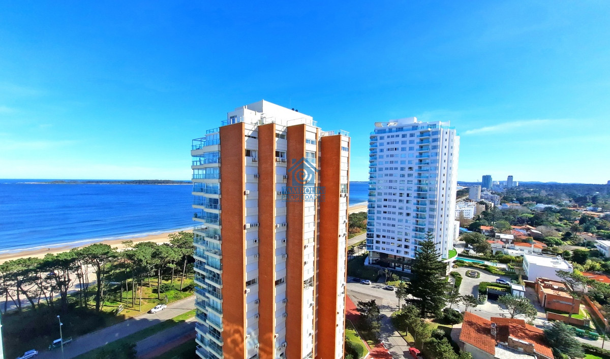 Apartamento ID.703 - Mansa, piso alto, garaje doble