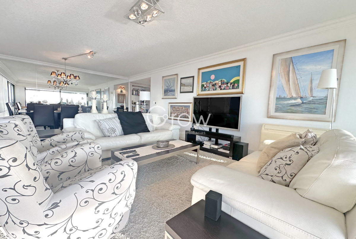 Apartamento ID.3069 - Puerto, exclusivo edificio. 3 suites + servicio.