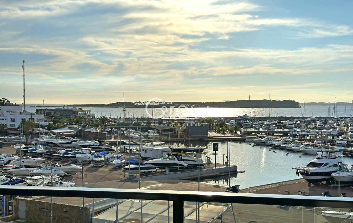 Apartamento ID.3069 - Puerto, exclusivo edificio. 3 suites + servicio.